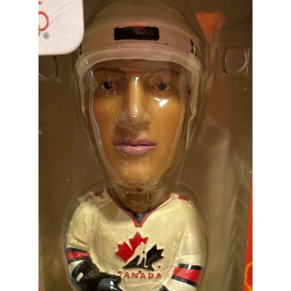 Joe Sakic Team Canada Olympic Bobble Dobble Collectible Hockey Figure 2002 - Picture 2 of 8